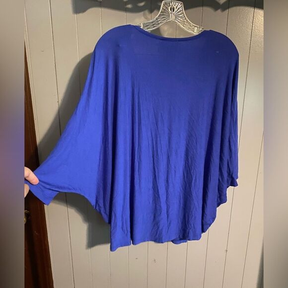 Nurture Blue /Embroidery top super stretchy. - Picture 4 of 4